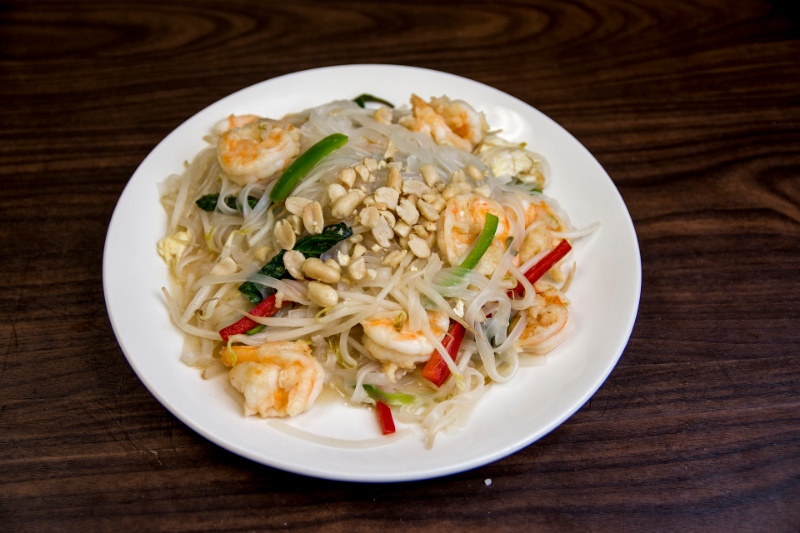 n20. pad thai (choice of shrimp) 虾泰面